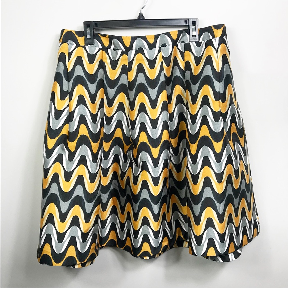 ‼️$15 SALE‼️Black/Gold Lane Bryant Patterned Skirt